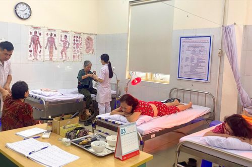 Chữa bệnh bằng y học cổ truyền tại trạm y tế: Hiệu quả, gần dân, tiết kiệm