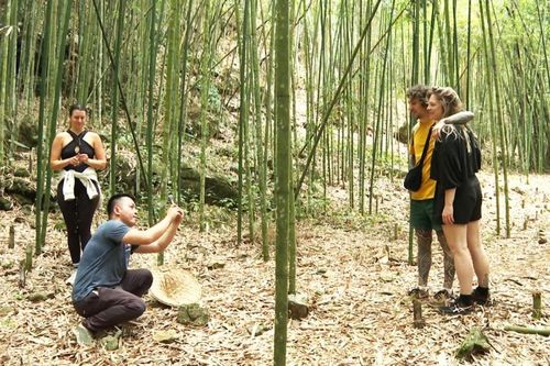 Những người trẻ 'giữ hồn bản' bằng con đường khởi nghiệp