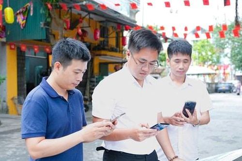 Thay hướng dẫn viên bằng mã QR tại Chùa Thầy: Bước chuyển sang du lịch thông minh