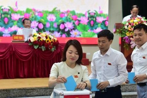 Kỳ họp thứ nhất HĐND xã Ứng Thiên: Kiện toàn nhân sự, quyết tâm đổi mới