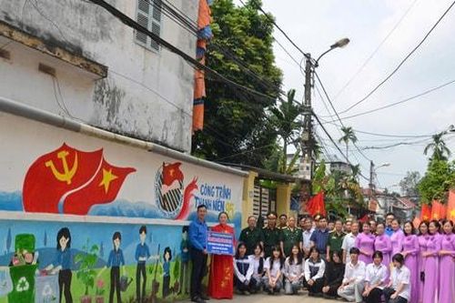 Tùng Thiện khánh thành công trình thanh niên 'Tuyến đường tranh bích họa'