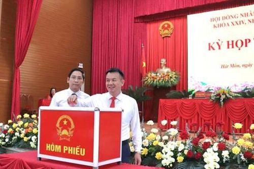 Kỳ họp thứ nhất HĐND xã Hát Môn: Quyết định nhiều nội dung nền tảng cho nhiệm kỳ mới