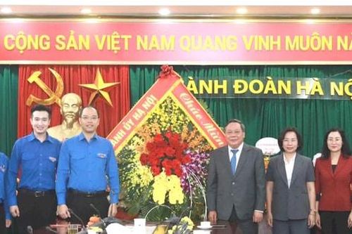 Phó Bí thư Thành ủy Nguyễn Văn Phong thăm, chúc mừng Thành đoàn Hà Nội