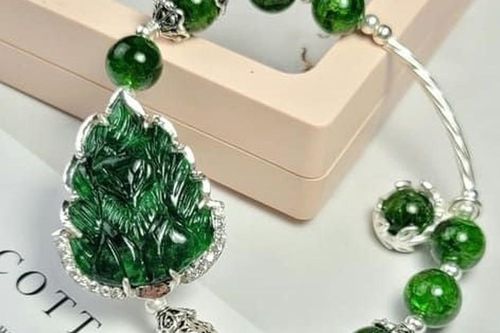 Vòng đeo tay trừ tà để bảo vệ năng lượng, thu hút may mắn