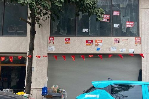 Biển cho thuê phủ kín, chủ nhà mặt phố trên 'đất vàng' thủ đô chật vật xoay xở tìm khách thuê