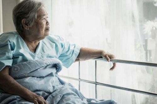 Không có con, tôi dồn hết cho cháu gái mong nương tựa về già, sự thật trong bệnh viện khiến tôi tỉnh ngộ