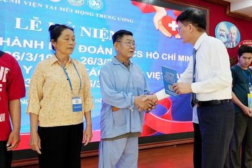 Những người gieo hi vọng, giúp hành trình điều trị trở nên ấm áp, nhân văn hơn