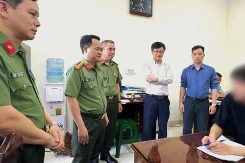 Đường dây phát tán mã độc xuyên quốc gia do nam sinh lớp 12 cầm đầu hình thành như thế nào?