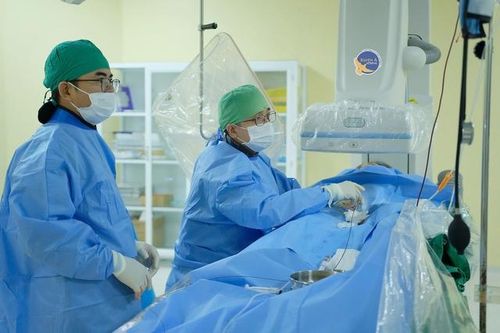 Kịp thời cứu sống người đàn ông 'ho ra máu sét đánh'