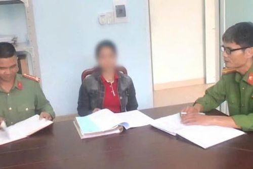 Công an TP Huế giúp người phụ nữ Cơ Tu nhận lại 60 triệu đồng chuyển nhầm