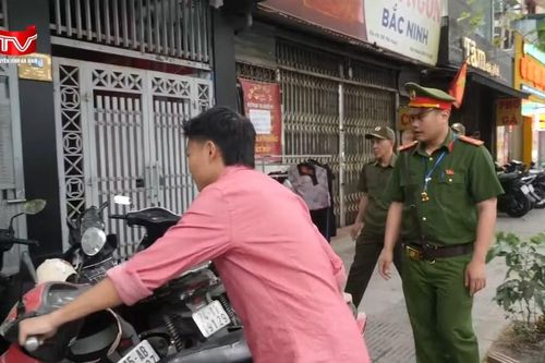 Công an phường Việt Hưng duy trì trật tự đô thị, bảo đảm mỹ quan địa bàn
