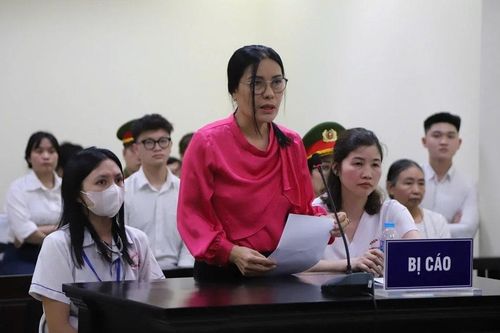 Nữ hiệu trưởng lạm thu tiền học thêm bị phạt tù