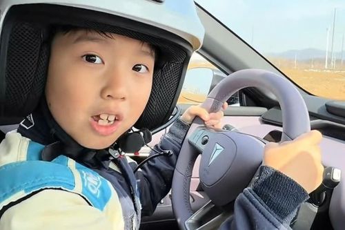 Tay đua xe rally chuyên nghiệp trẻ nhất Trung Quốc mới 7 tuổi