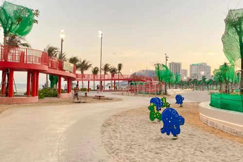 Dọn sạch trăm tấn cát bay 'xâm chiếm' công viên nghìn tỷ ở Vũng Tàu