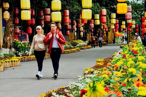 Lời chào cao hơn mâm cỗ