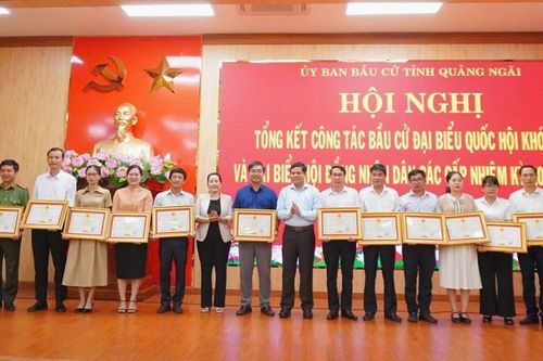 108 tập thể, 151 cá nhân được tặng Bằng khen về công tác bầu cử