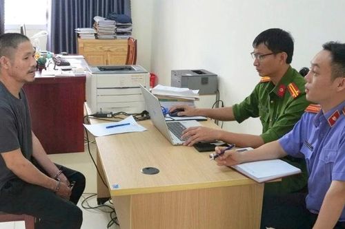 Khởi tố đối tượng dùng búa đinh tấn công Cảnh sát giao thông ở Nghệ An