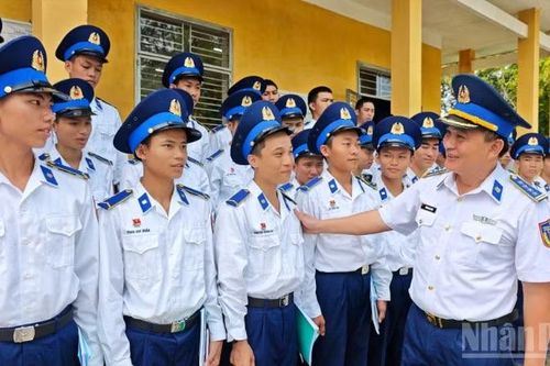 Vùng Cảnh sát biển 2 kiểm tra huấn luyện chiến sĩ mới năm 2026