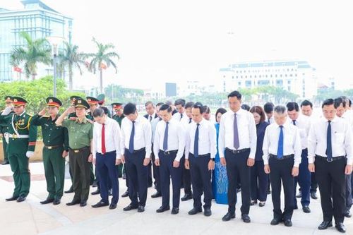 Lãnh đạo thành phố Đà Nẵng dâng hương tri ân, tưởng niệm các anh hùng liệt sĩ