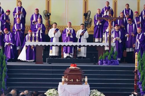 Thánh lễ an táng Đức Hồng y Gioan Baotixita Phạm Minh Mẫn