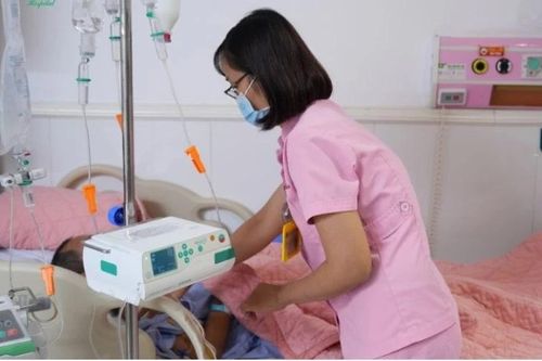 Sốt cao do ổ áp xe chiếm gần trọn gan phải gây sốc nhiễm khuẩn nguy kịch
