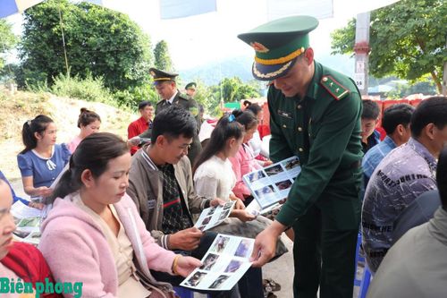 Đưa pháp luật về với dân bản