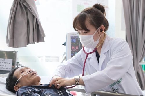 Người bệnh trăn trở trước câu hỏi: 'Bác sĩ học ở đâu?' khi 50% đào tạo thuộc khối tư thục