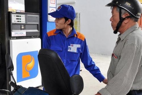 Giảm trong đêm, giá xăng RON95 về 24.332 đồng/lít