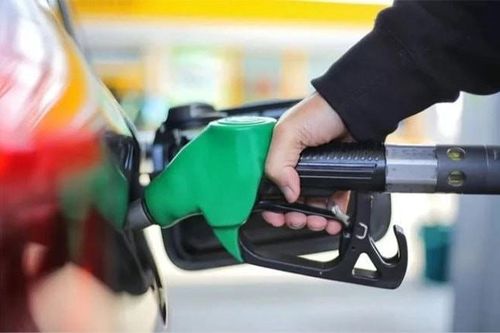 Giá xăng RON 95 giảm hơn 5.600 đồng/lít