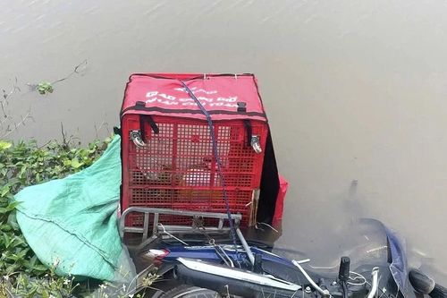 Phát hiện thi thể shipper dưới mương nước ở Ninh Bình
