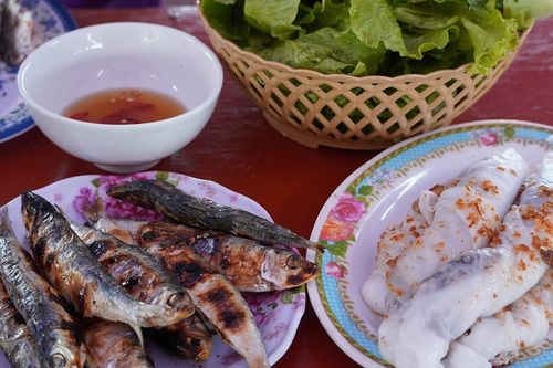 Món ngon bên đền thiêng xứ Nghệ khiến du khách 'ăn một lần nhớ mãi'