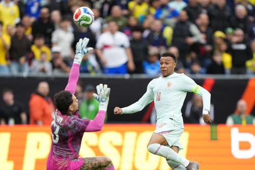 Mbappe tỏa sáng, Pháp đánh bại Brazil dù chơi thiếu người