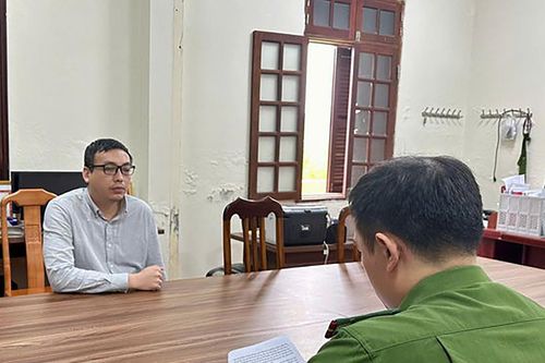 Nhận tiền của người vợ để 'chạy án' cho chồng, luật sư bị bắt quả tang