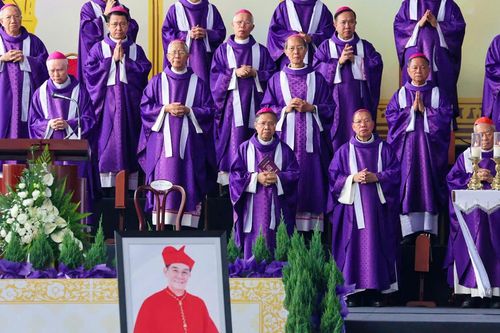 Hàng nghìn người dự Thánh lễ an táng Đức Hồng y Gioan Baotixita Phạm Minh Mẫn