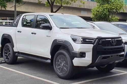 Bị siết lưu thông, xe bán tải rớt giá mạnh, kẻ bán cắn răng chịu lỗ vẫn ế