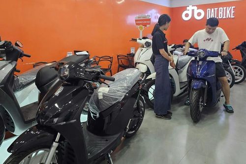 Xe máy điện khan hàng, khách Hà Nội chờ cả tháng mới nhận xe