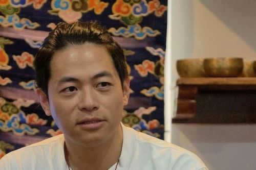 Hành trình trở về bên trong của một nhà báo Việt