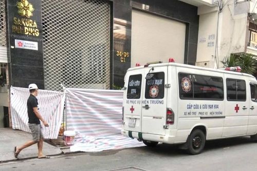 Điều tra nguyên nhân nam sinh viên tử vong bất thường trên vỉa hè