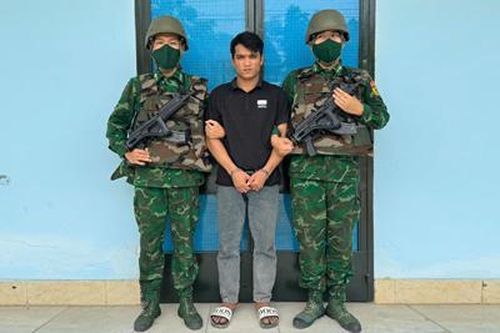 Bắt đối tượng truy nã khi nhập cảnh trái phép qua cửa khẩu Mộc Bài