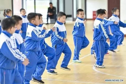 Áp lực học tập gia tăng, Trung Quốc ra chính sách giảm tải cho học sinh