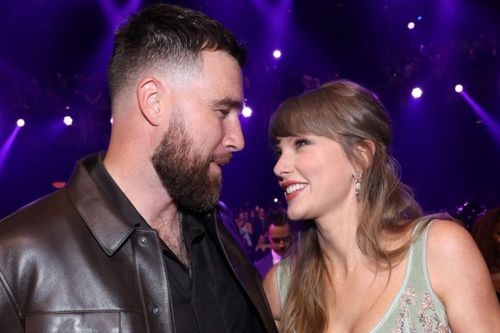 Taylor Swift và Travis Kelce 'chiếm sóng' tại iHeartRadio Music Awards 2026