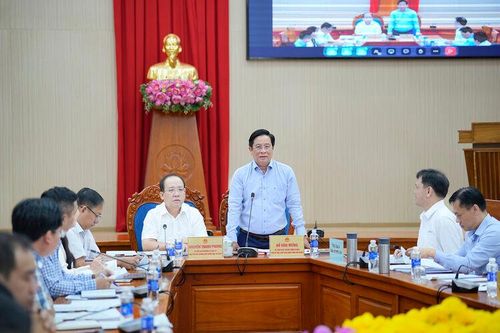 Chủ tịch UBND tỉnh An Giang Hồ Văn Mừng chỉ đạo tháo gỡ khó khăn trong thực hiện các dự án lưới điện