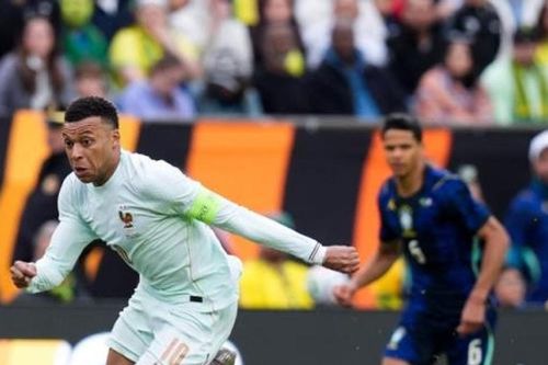 Pháp quật ngã Brazil 2-1: Đẳng cấp của Mbappe và bản lĩnh trong thế thiếu người