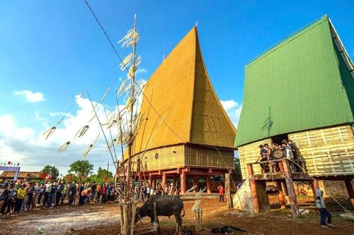 Khi du lịch bắt đầu từ bản sắc