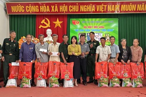 Tuy Phước ra mắt mô hình 'Hũ gạo tình thương thời bình'