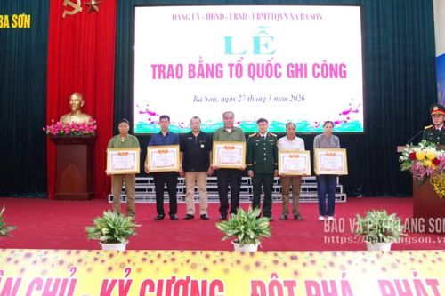 Trao Bằng 'Tổ quốc ghi công' cho 5 liệt sĩ tại xã Ba Sơn