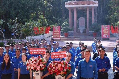 Đoàn Thanh niên UBND tỉnh Lâm Đồng về nguồn bồi đắp lý tưởng tuổi trẻ