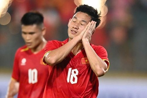 Nguyễn Hai Long ấn định chiến thắng 3-0 cho Việt Nam và pha ăn mừng đầy ẩn ý tại Hàng Đẫy