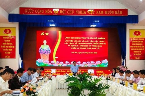 Đoàn công tác UBND tỉnh Lâm Đồng làm việc với các xã khu vực Cát Tiên