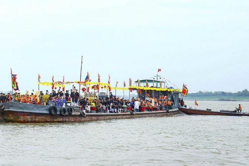 Sắp hạn chế giao thông một số tuyến đường thủy trên sông Hồng